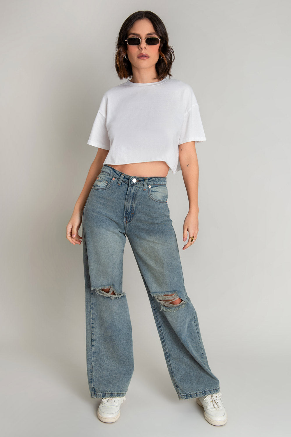 Pantal n de denim con rotos fit wide leg HIGHSTREET