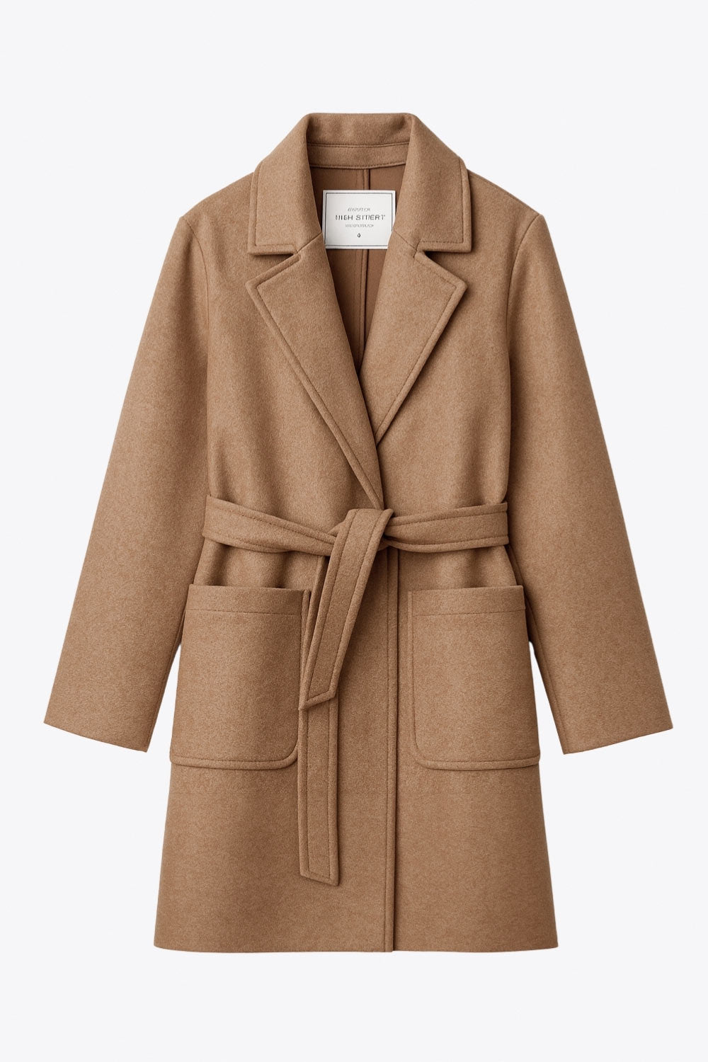 Abrigo largo de manga larga, con solapa, bolsillos delanteros de parche, trabillas y cinturón amarrable del mismo tejido.