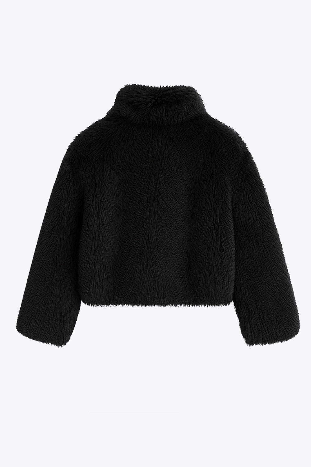 Abrigo corto de efecto pelo, fit oversized, con solapa y manga larga.