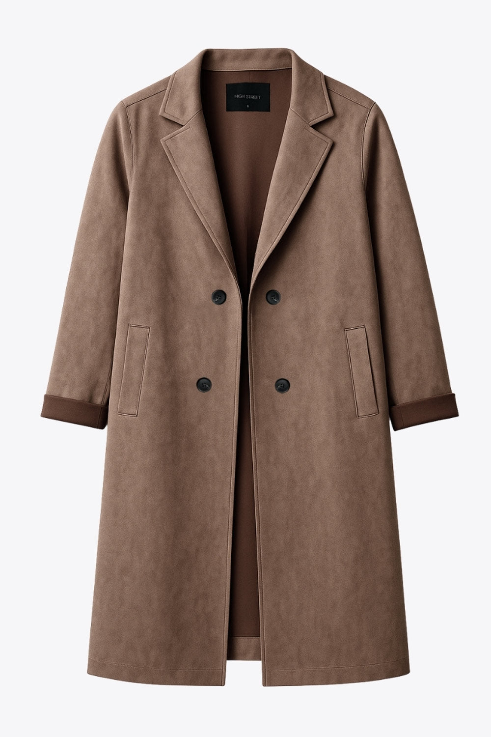 Abrigo de gamuza, fit recto, manga larga con doblez en puños, bolsillos delanteros con vivos, con solapa y hombreras. Detalle de costuras decorativas en bordes, abertura posterior en bajo y cierre frontal con doble cruce de botón en contraste.