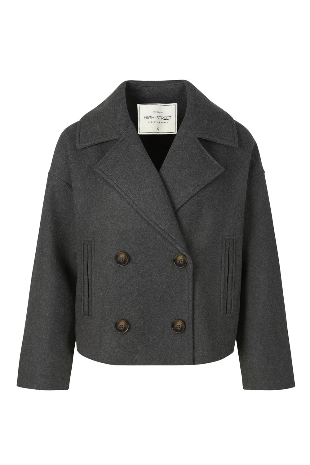 Abrigo corto de fit recto, manga larga, cuello con solapa, bolsillos delanteros con vivos y cierre frontal con doble cruce de botones en contraste.