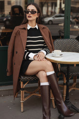 Abrigo trench corto recto con cinturón botones