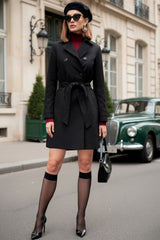 Abrigo trench corto recto con cinturón botones