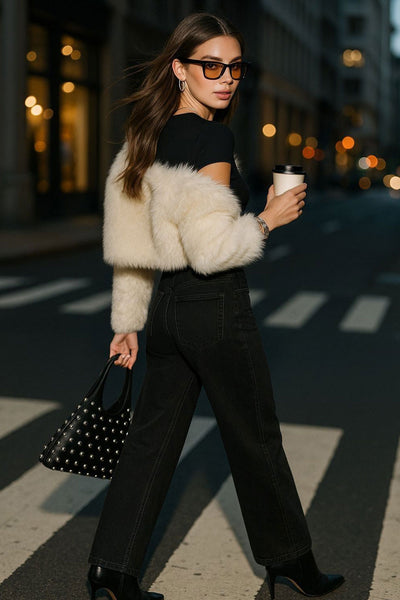 Blazer corto abierto de efecto pelo, fit recto, sin solapa, manga larga y bajo curveado frontal.