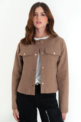 Blazer corto de cuello redondo botones contraste