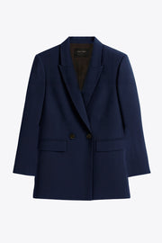 Blazer cruzado de fit oversized, con solapa y hombreras, manga larga, vivo frontal, bolsillos delanteros con cartera. Cierre frontal con cruce de botones.