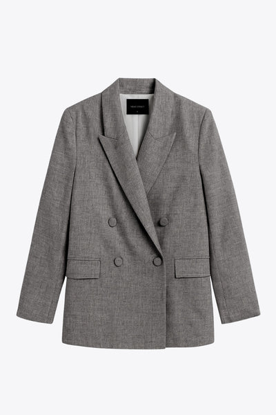 Blazer cruzado de fit oversized, con solapa y hombreras, manga larga, bolsillos delanteros con cartera y cierre frontal con cruce de botones.