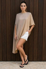 Blusa asimétrica con hombreras