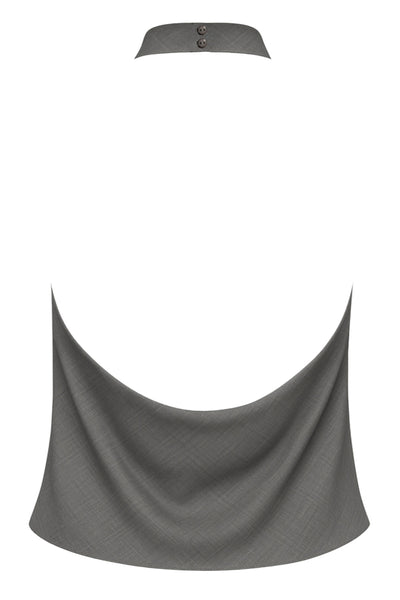 Blusa de cuello halter con escote fluido, sin mangas, escote en espalda, cierre posterior con botón y ojal.