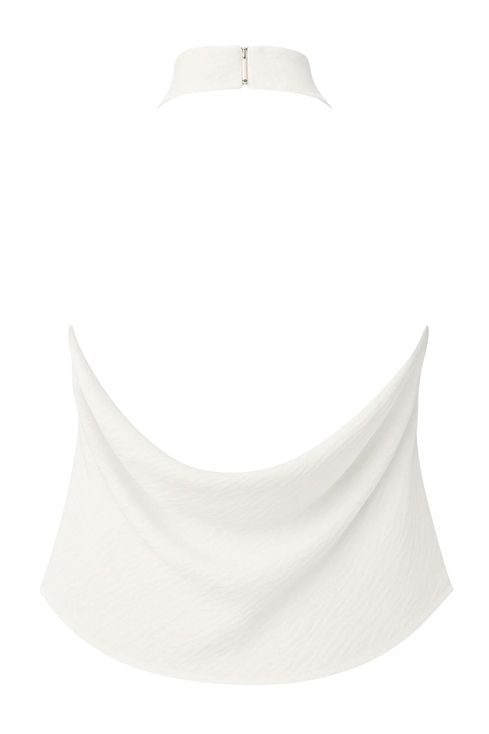 Blusa de cuello halter con escote fluido, sin mangas, escote en espalda, cierre posterior con botón y ojal.