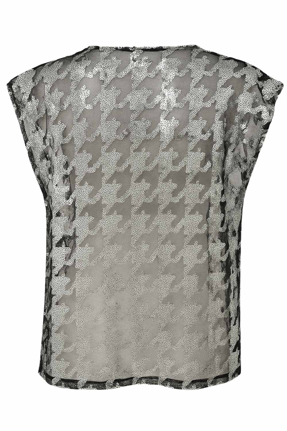 Blusa de mesh fluido, manga corta seguida, cuello redondo y detalle de estampado pata de gallo con lentejuelas.