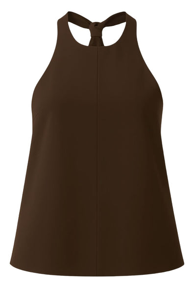 Blusa de fit fluido, cuello halter con nudo amarrable posterior, escote en espalda y cierre posterior con trabilla ajustable.