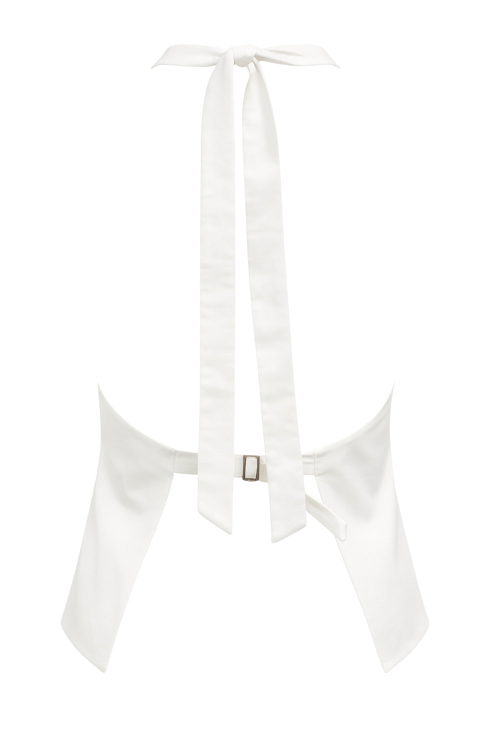 Blusa de fit fluido, cuello halter con nudo amarrable posterior, escote en espalda y cierre posterior con trabilla ajustable.