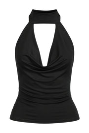 Blusa corta de cuello alto halter con lazo amarrable posterior, escote fluido con cut out frontal y en espalda.
