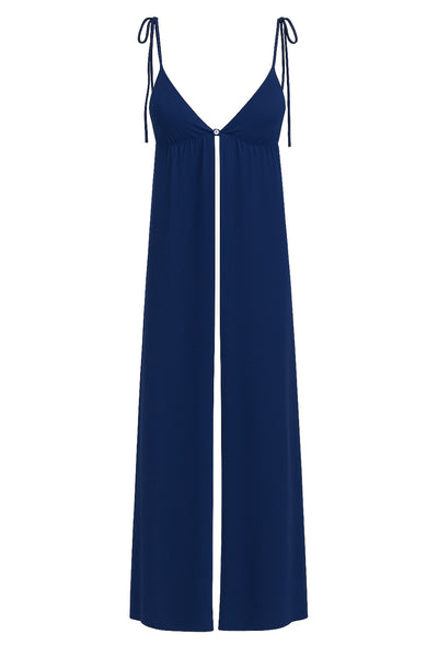 Blusa larga de fit fluido, tirantes delgados con nudo ajustable, escote v con cortes, abertura frontal y cierre con botón.