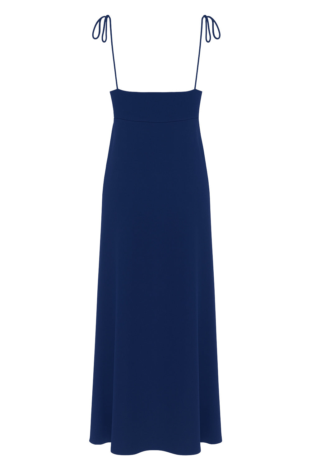 Blusa larga de fit fluido, tirantes delgados con nudo ajustable, escote v con cortes, abertura frontal y cierre con botón.