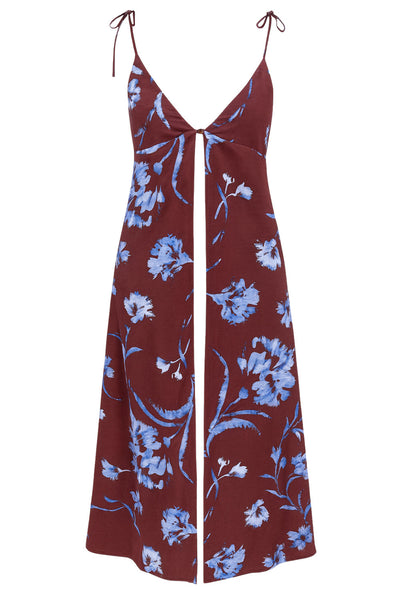 Blusa larga estampada, de fit fluido, tirantes delgados con nudo ajustable, escote v con cortes, abertura frontal y cierre con botón.