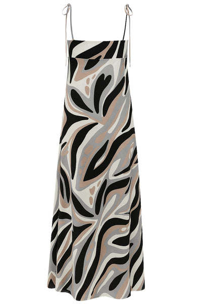 Blusa larga estampada, de fit fluido, tirantes delgados con nudo ajustable, escote v con cortes, abertura frontal y cierre con botón.