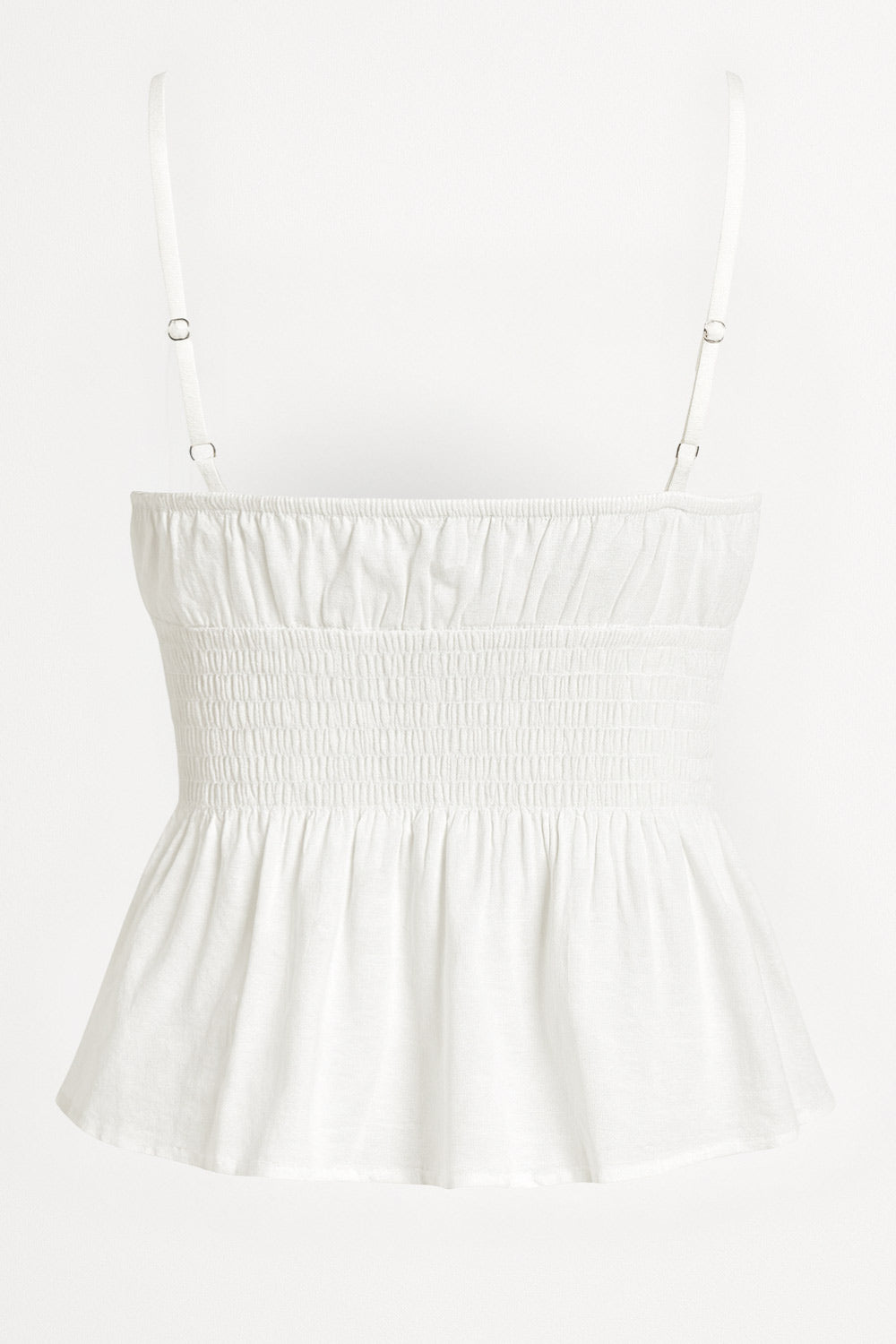 Blusa corta de tirantes delgados ajustables, escote recto con plisados y lazo ajustable frontal, fruncido en cintura y peplum de olanes en bajo.