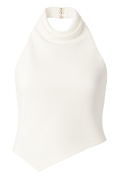 Blusa asimétrica de fit fluido, sin mangas, cuello halter fluido con plisados, escote en espalda y bajo frontal asimétrico. Detalle de textura en tejido, cierre posterior con botón y ojal.