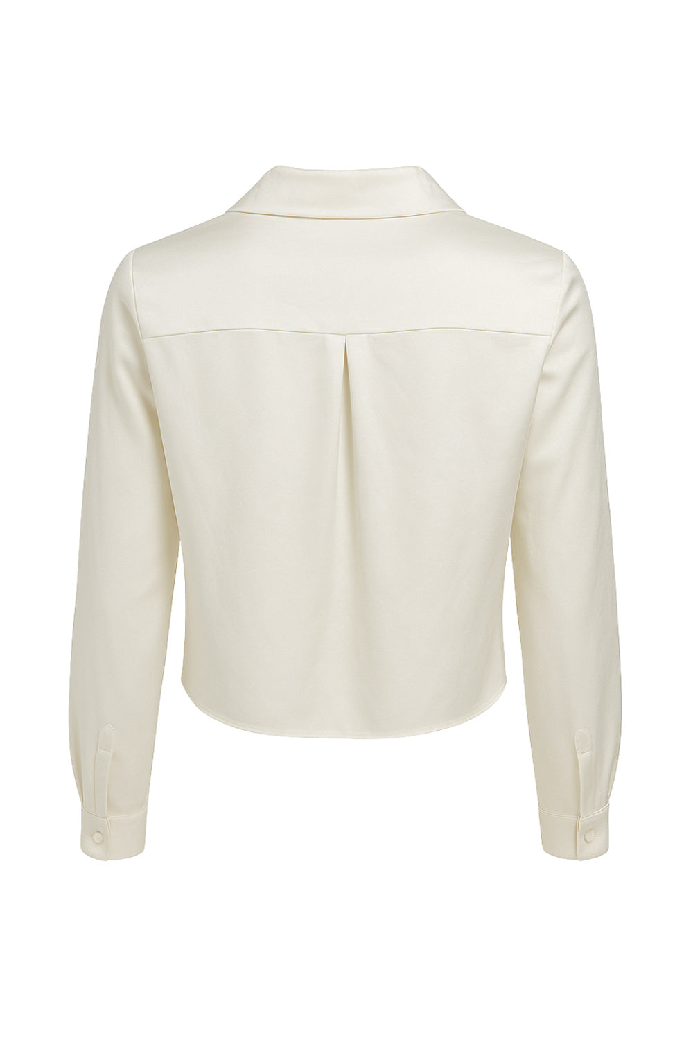 Camisa corta satinada de fit recto, cuello camisero, manga larga con puño abotonado, pinza de amplitud en espalda y cierre frontal con hilera de botones.