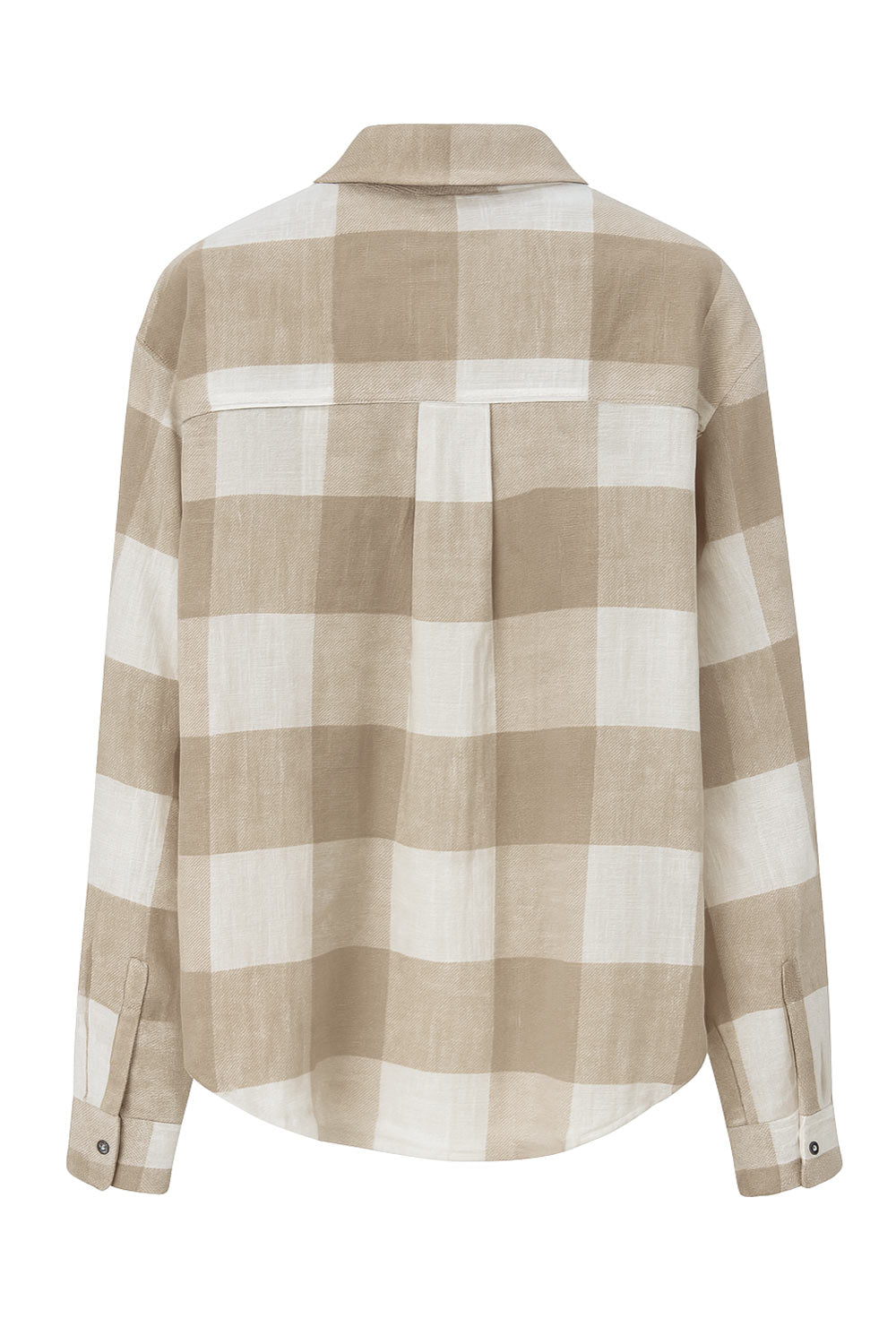 Camisa de estampado check, fit oversized, manga larga con puño abotonado, cuello camisero, bolsillos frontales de parche, pinza de amplitud en espalda y cierre frontal con hilera de botones en contraste.