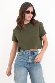Camiseta corta de fit ligeramente oversized, cuello redondo y manga corta.