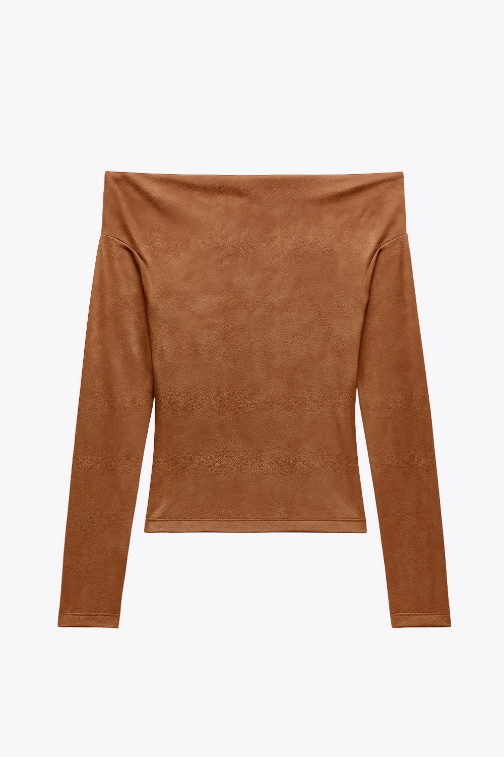 Blusa de gamuza, fit ajustado, hombros descubiertos, escote recto y manga larga con hombro caído.