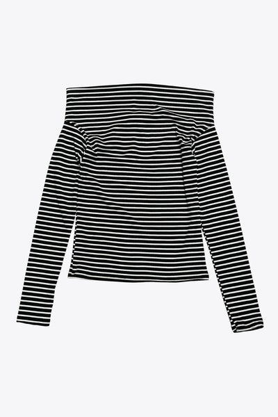 Camiseta de estampado rayas, fit ajustado, hombros descubiertos, escote recto y manga larga con hombro caído.