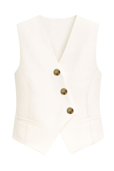 Chaleco asimétrico de fit recto, escote v, vivos decorativos delanteros y cierre frontal con hilera de botones en diagonal. Detalle de bajo asimétrico.
