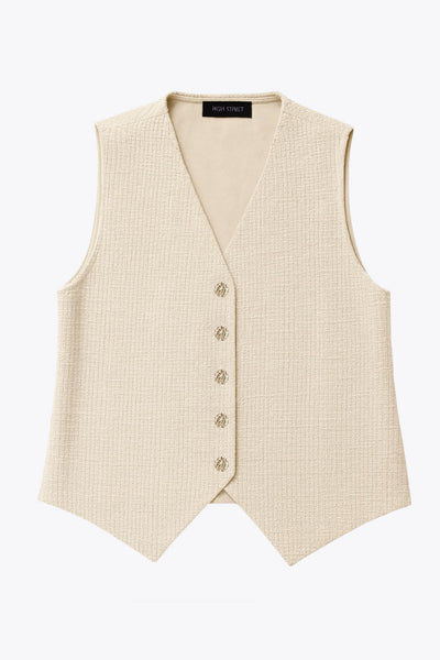 Chaleco de bouclé, fit recto, escote v, cierre con hilera de botones en contraste y abertura frontal v en bajo.
