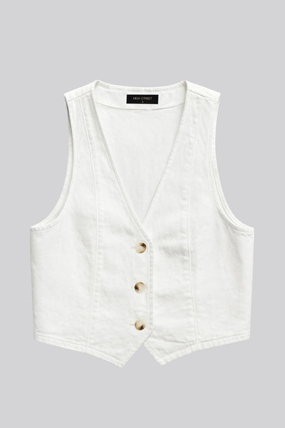 Chaleco corto de denim, fit ajustado, costuras frontales, escote v u y bajo v frontal. Cierre frontal con hilera de botones en contraste.