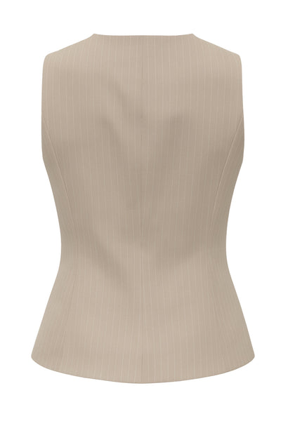 Chaleco corto de fit ajustado, estampado rayas, pinzas frontales, cuello redondo y abertura v en bajo. Cierre frontal con hilera de botones en contraste.