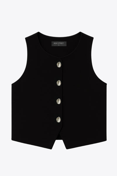 Chaleco corto de fit recto, cuello redondo, bajo frontal con abertura en v y cierre con hilera de botones en contraste.