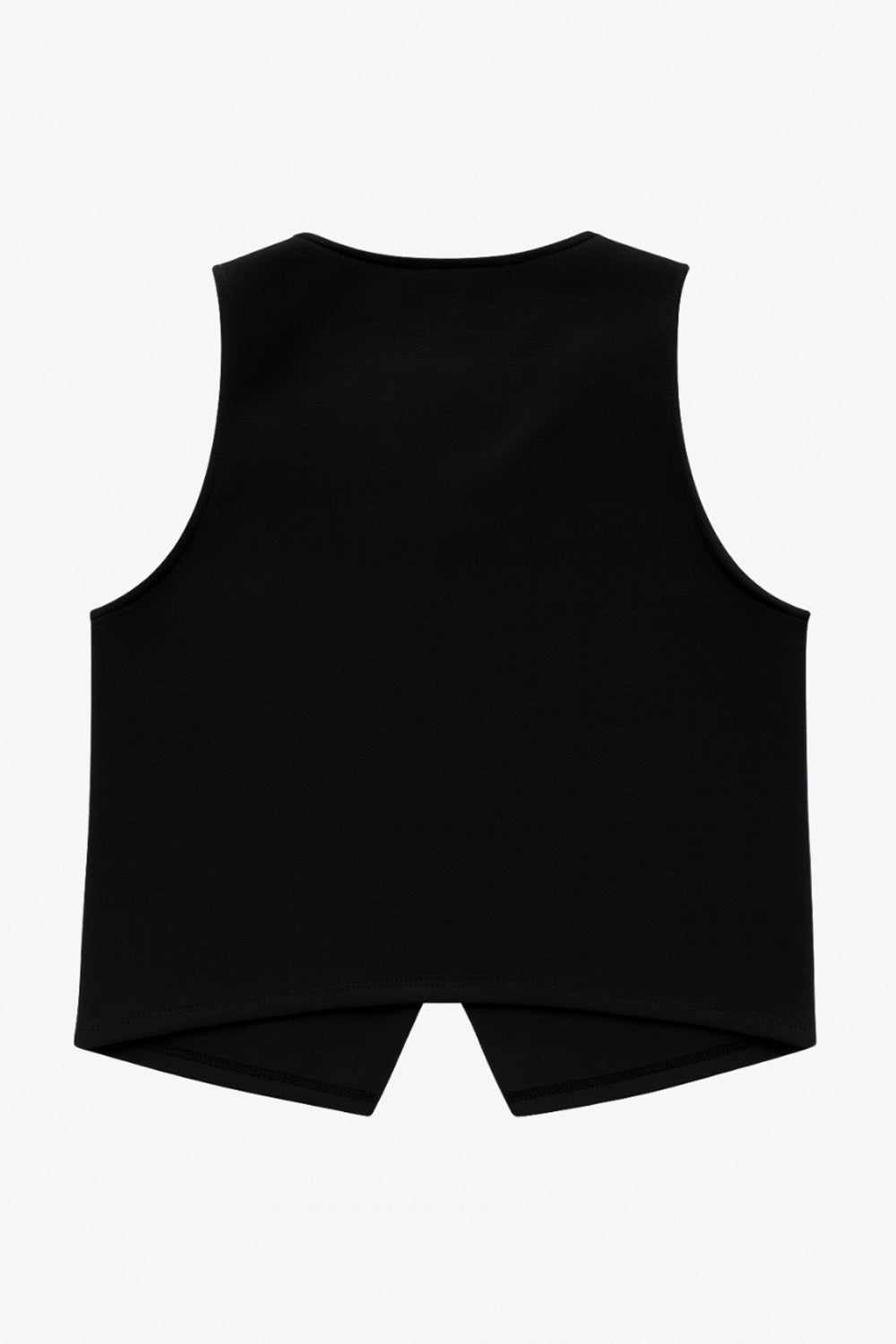 Chaleco corto de fit recto, cuello redondo, bajo frontal con abertura en v y cierre con hilera de botones en contraste.