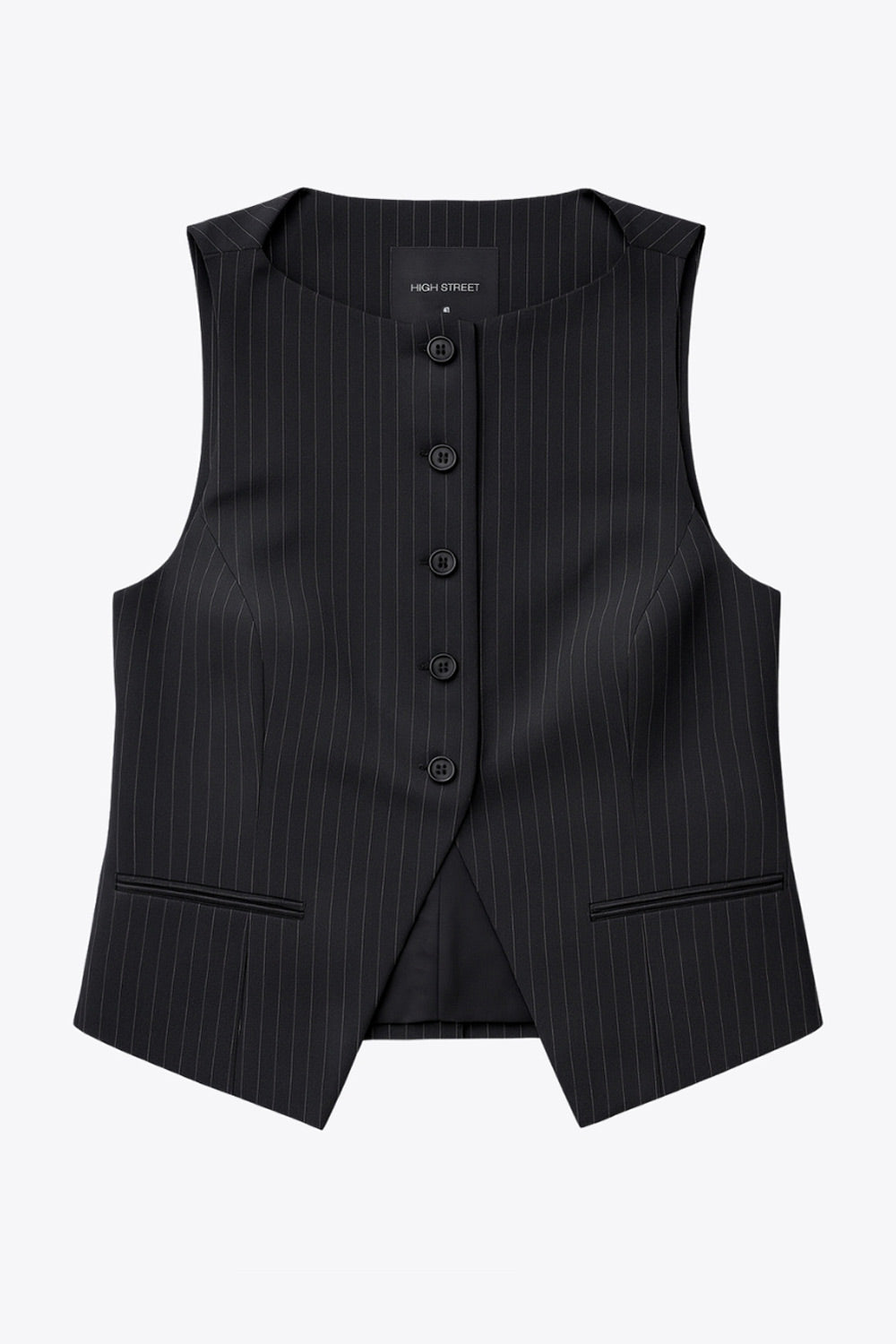 Chaleco de estampado rayas, fit recto, cuello barco, pinzas frontales, vivos decorativos, abertura en bajo y cierre frontal con hilera de botones.