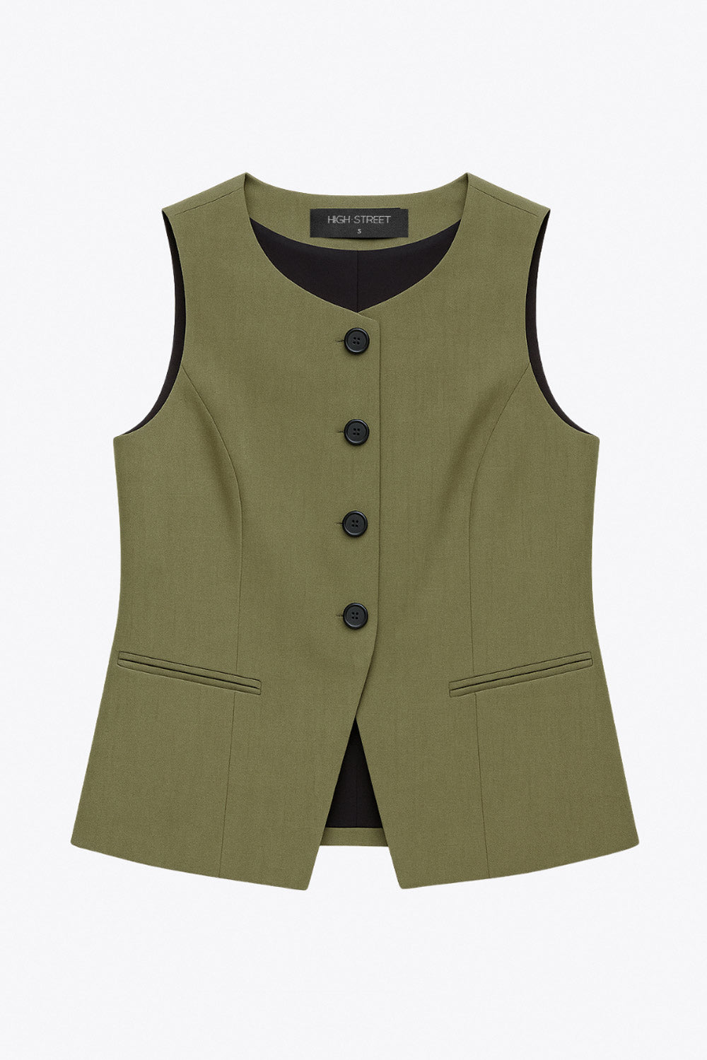 Chaleco de fit ajustado, cuello redondo, pinzas frontales, vivos decorativos frontales, cierre frontal con hilera de botones en contraste y abertura frontal en bajo.