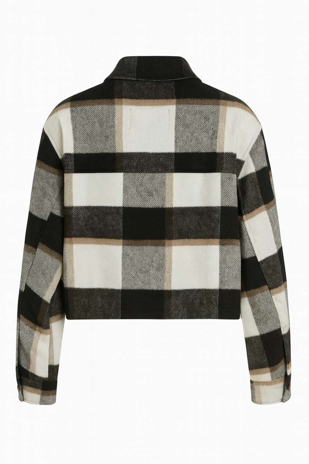 Chamarra corta de estampado check, fit recto, manga larga con puño abotonado, cuello camisero, bolsillos delanteros de parche con cartera y botón en contraste. Cierre frontal con hilera de botones en contraste.