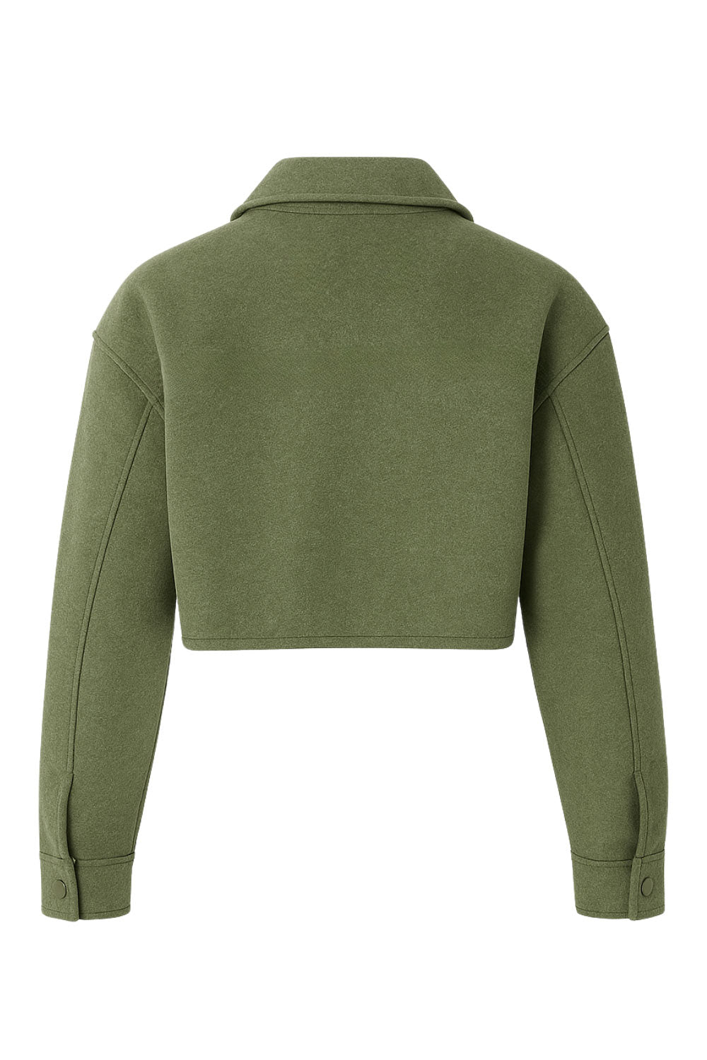 Chamarra corta de fit recto, manga larga con puño abotonado, cuello camisero, bolsillos delanteros de parche con cartera y cierre frontal con hilera de botones.