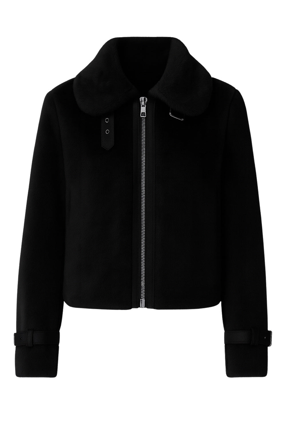 Chamarra corta de efecto pelo, cuello solapa, fit recto, trabillas decorativas en contraste con hebillas en cuello y puños. Cierre frontal con cremallera visible en contraste.