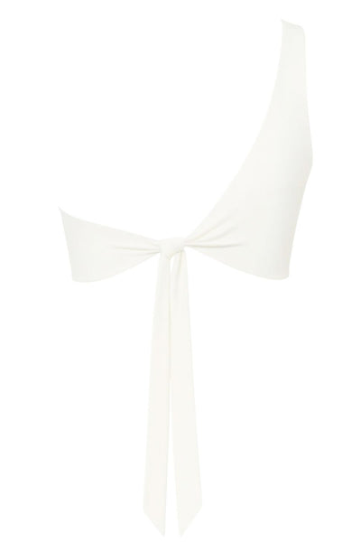 Crop top asimétrico de un hombro, sin mangas, fit ajustado, escote diagonal, escote en espalda, bajo frontal asimétrico y cierre posterior con nudo amarrable.