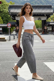 Crop top básico de fit ajustado, sin mangas y escote cuadrado.