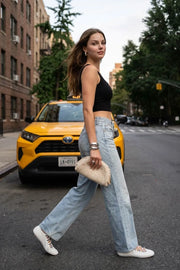 Crop top básico de fit ajustado, sin mangas y escote cuadrado.