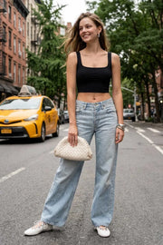 Crop top básico de fit ajustado, sin mangas y escote cuadrado.