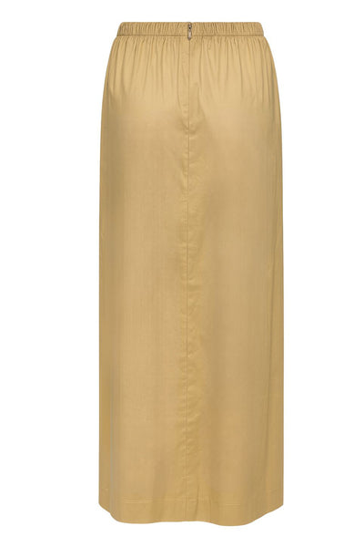 Falda larga de fit recto, cintura alta con plisados decorativos en cadera, rib elástico posterior, abertura frontal y detalle decorativo central con plisados. Cierre posterior con cremallera oculta.