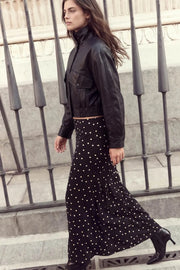 Falda larga de estampado polka dot, cintura media con pretina elástica y fit fluido.