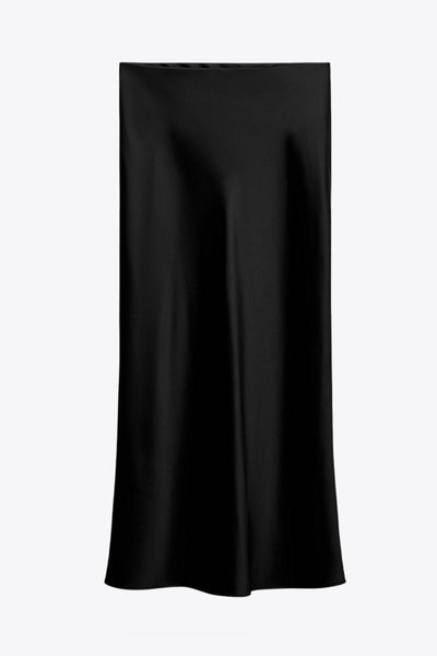 Falda midi satinada de cintura alta con pretina elástica y fit recto.