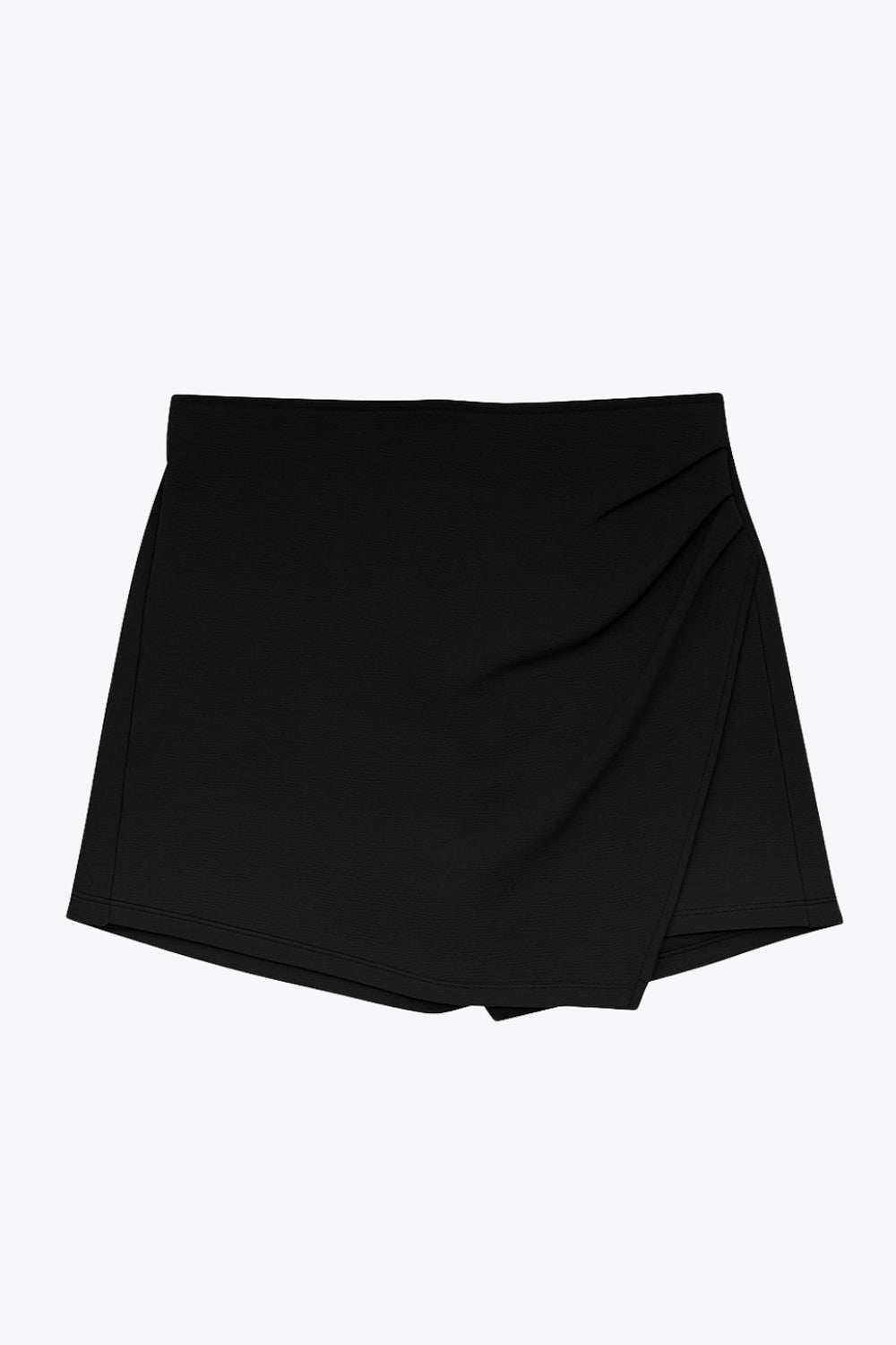 Falda short corto de cintura alta, corte en a, cruce frontal con plisados frontales y cierre lateral con cremallera oculta.