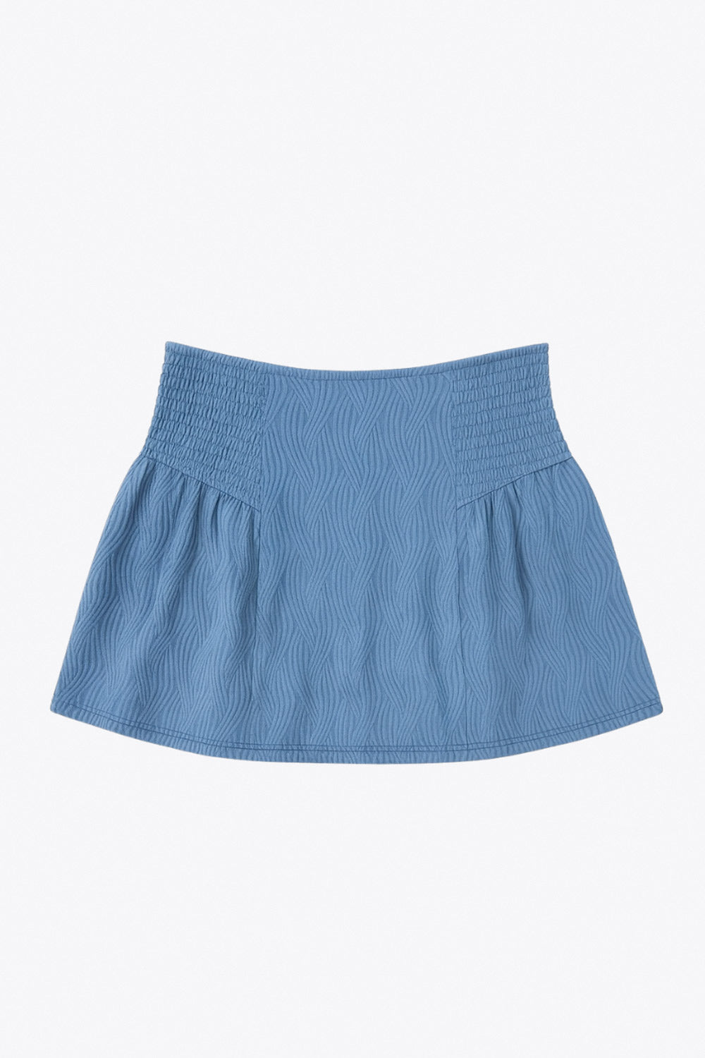 Falda short corto de cintura alta elástica, corte en a, fruncidos con plisados en costados y detalle de textura en tejido.