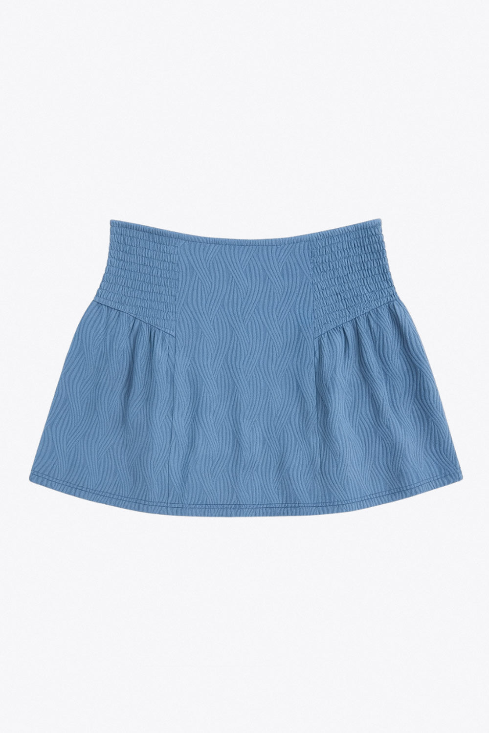 Falda short corto de cintura alta elástica, corte en a, fruncidos con plisados en costados y detalle de textura en tejido.